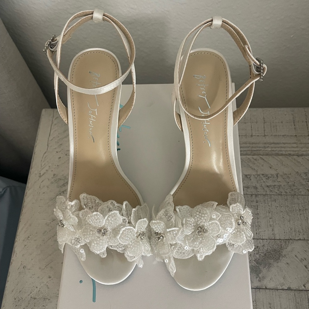Betsey Johnson Cali Flower Ivory Heel